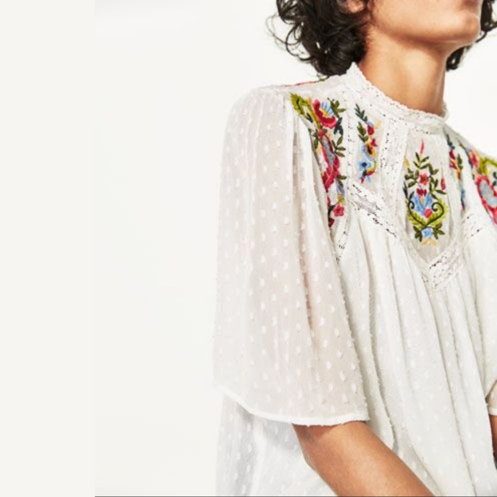 DEX polka dot & embroidery top SMALL